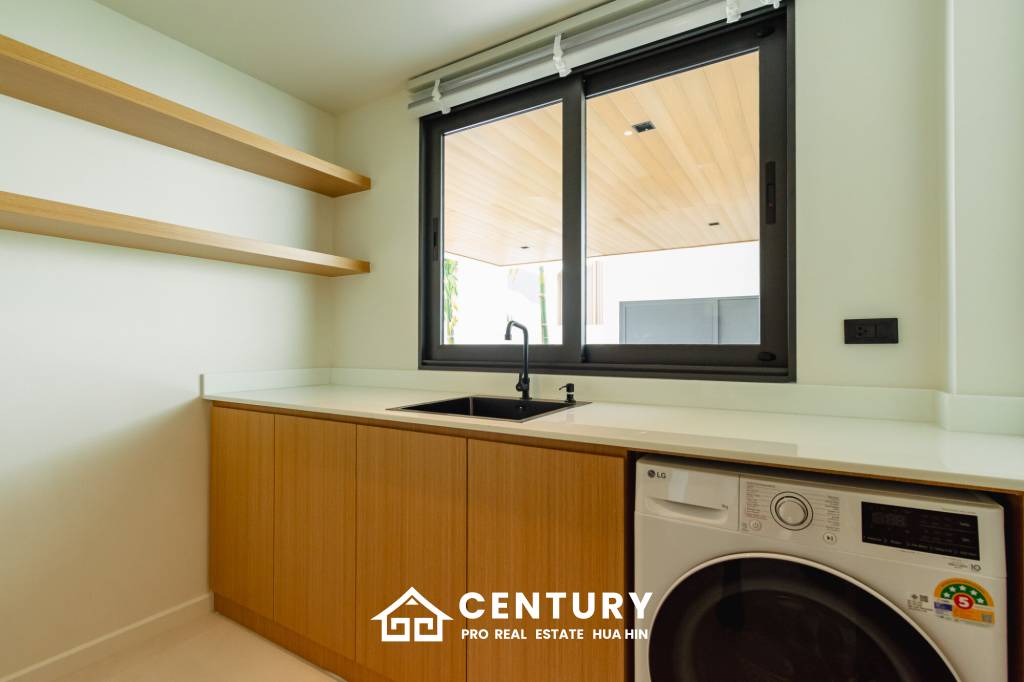 808 ตร.ม 3 เตียง 4 อาบน้ำ วิลล่า For ขาย