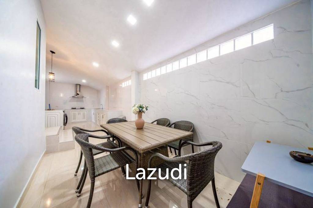 5 Bedrooms 3 Bathrooms 200 SQ.M. View Point