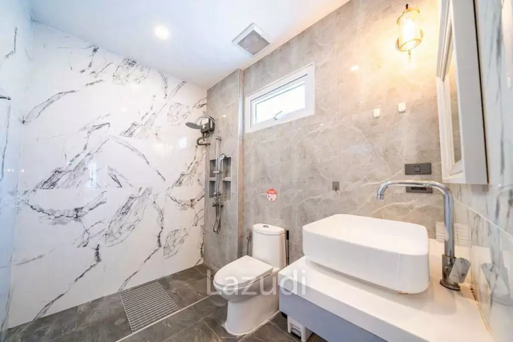 5 Bedrooms 3 Bathrooms 200 SQ.M. View Point