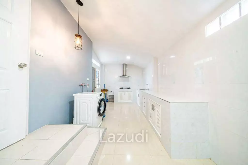5 Bedrooms 3 Bathrooms 200 SQ.M. View Point