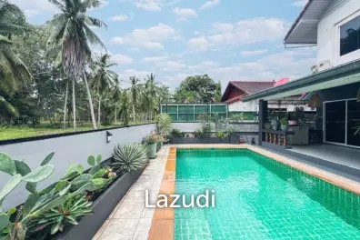 Beachside 4-Bedroom Villa Less Than 100 Meters from the Beach