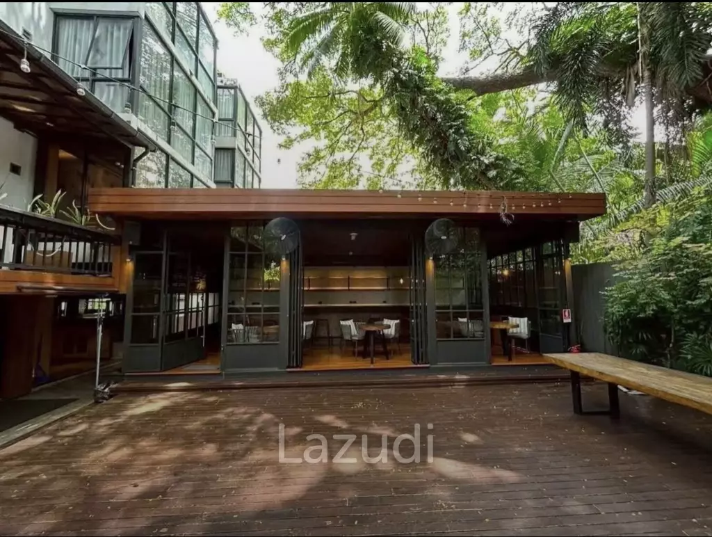 Restaurant with Tranquil Greenery in Sathon Bangkok
