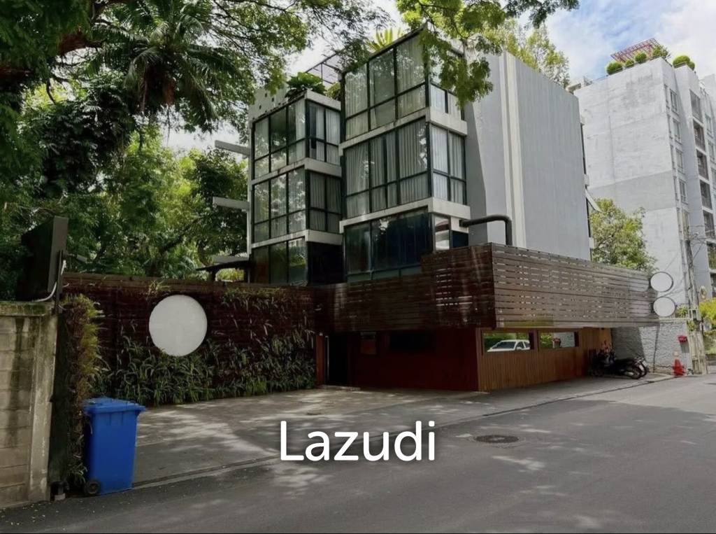Restaurant with Tranquil Greenery in Sathon Bangkok