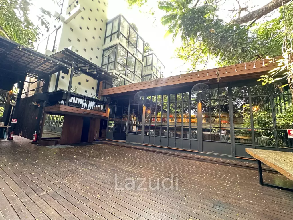 Restaurant with Tranquil Greenery in Sathon Bangkok