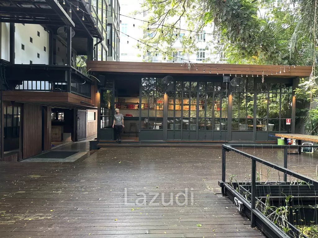 Restaurant with Tranquil Greenery in Sathon Bangkok