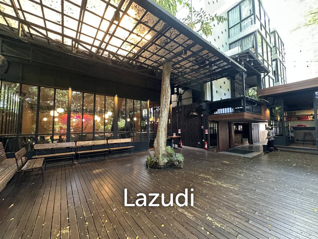 Restaurant with Tranquil Greenery in Sathon Bangkok