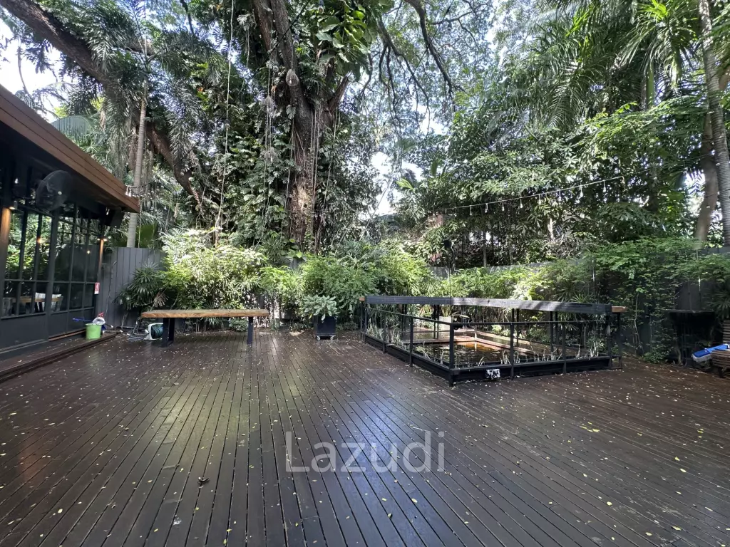 Restaurant with Tranquil Greenery in Sathon Bangkok