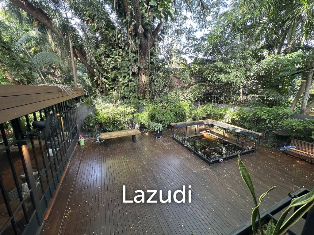 Restaurant with Tranquil Greenery in Sathon Bangkok
