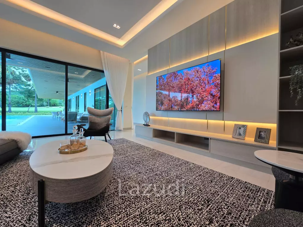 PALM HILLS : Luxurious 4 Bed Pool villa  in the Golf Course