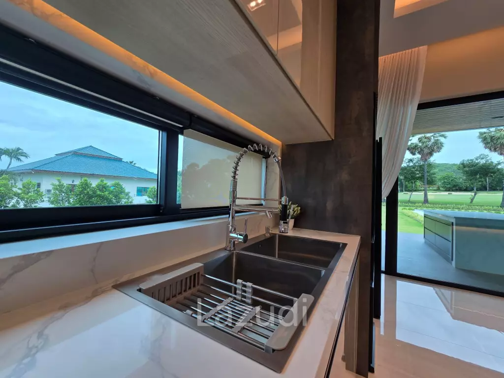 PALM HILLS : Luxurious 4 Bed Pool villa  in the Golf Course