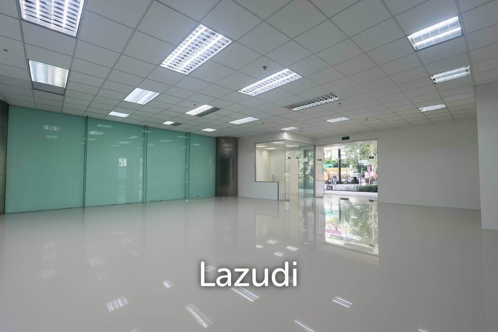 Expansive Retail Space in Paso Tower Bang Rak