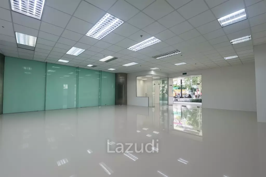 Expansive Retail Space in Paso Tower Bang Rak