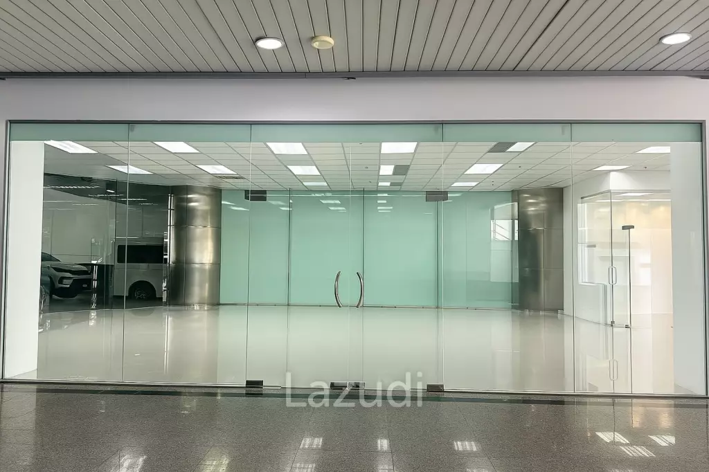 Expansive Retail Space in Paso Tower Bang Rak