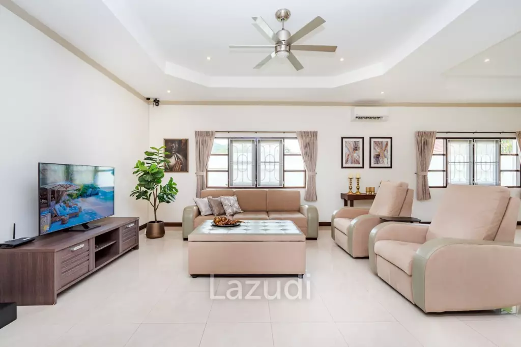 Luxurious 4-Bedroom Villa in Hua Hin with Pool