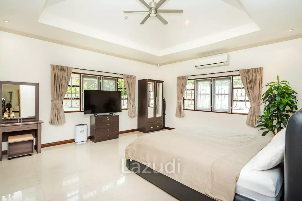 Luxurious 4-Bedroom Villa in Hua Hin with Pool