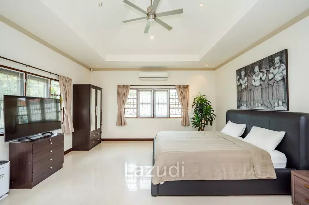 Luxurious 4-Bedroom Villa in Hua Hin with Pool