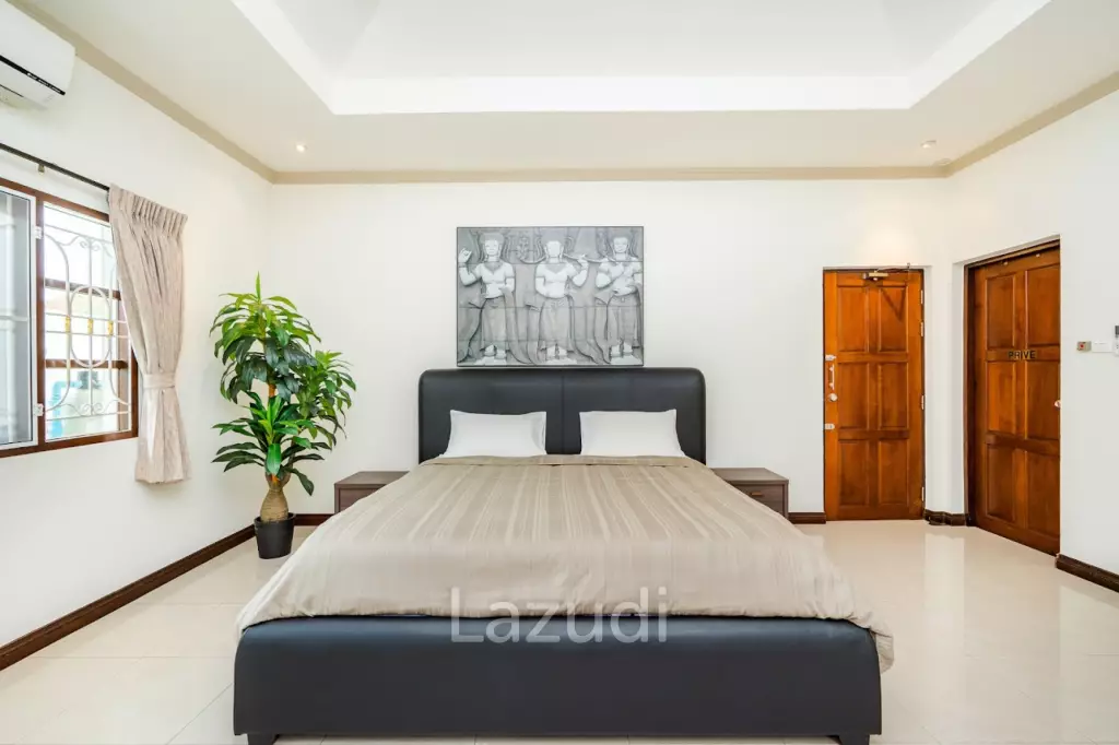 Luxurious 4-Bedroom Villa in Hua Hin with Pool