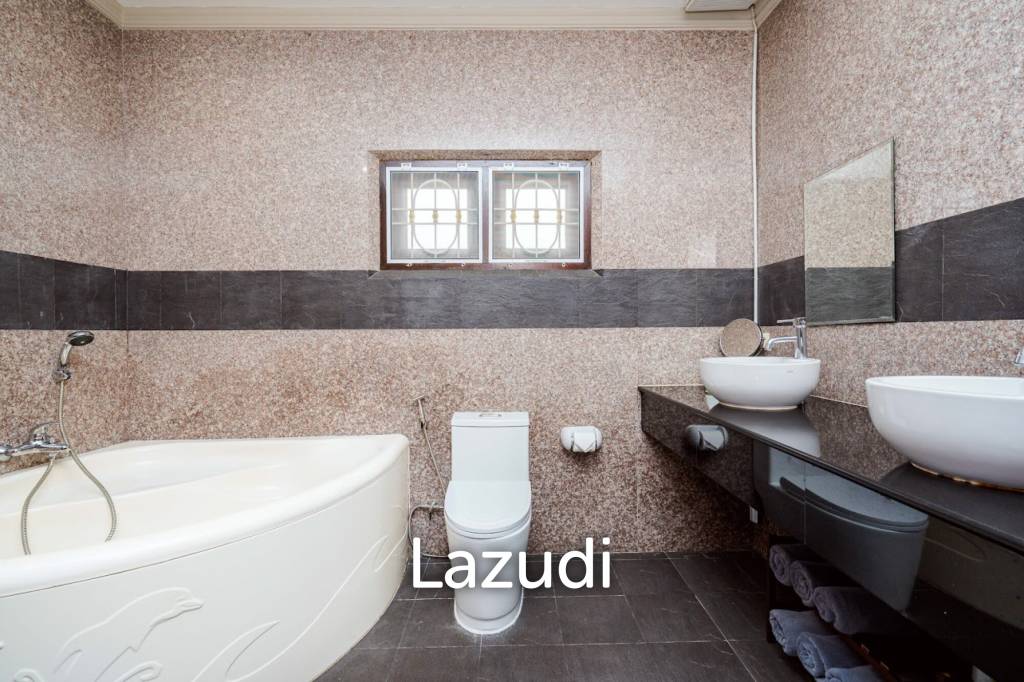 Luxurious 4-Bedroom Villa in Hua Hin with Pool