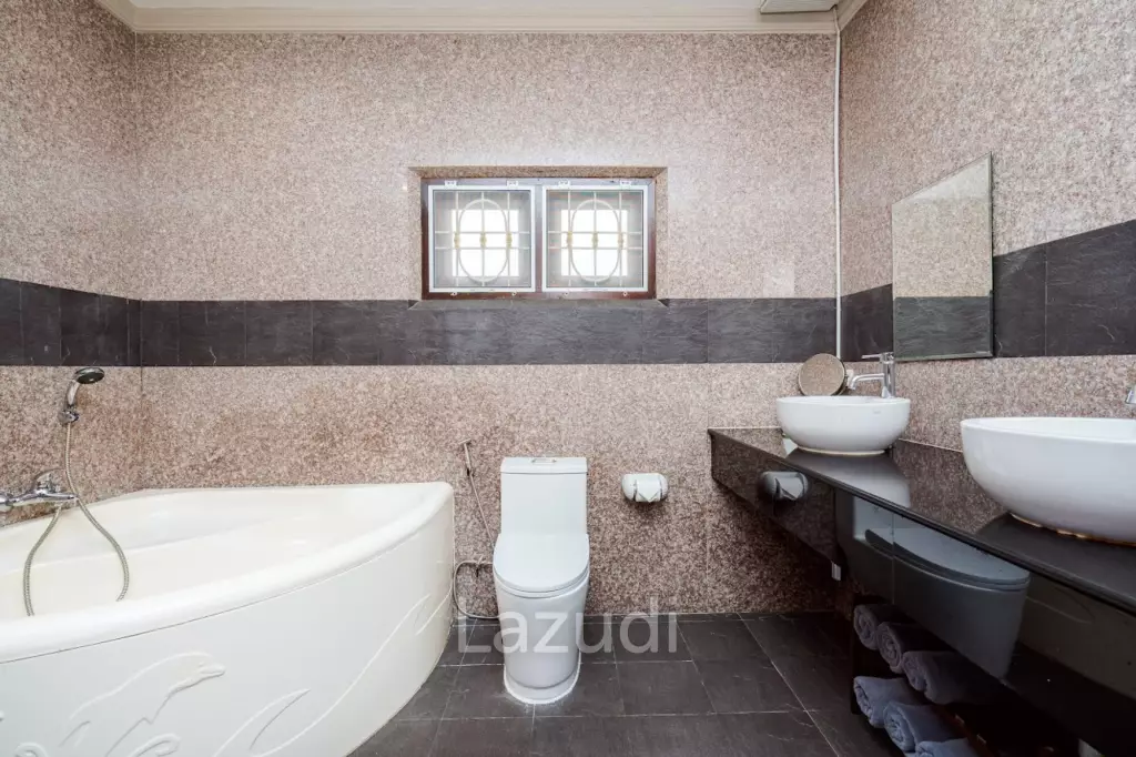 Luxurious 4-Bedroom Villa in Hua Hin with Pool