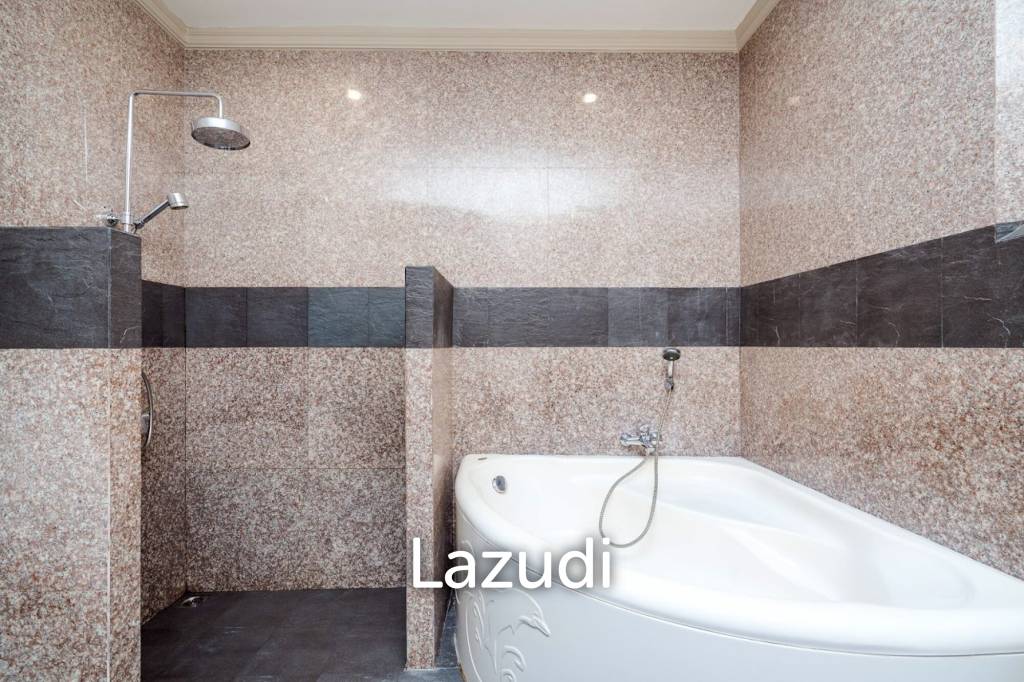 Luxurious 4-Bedroom Villa in Hua Hin with Pool