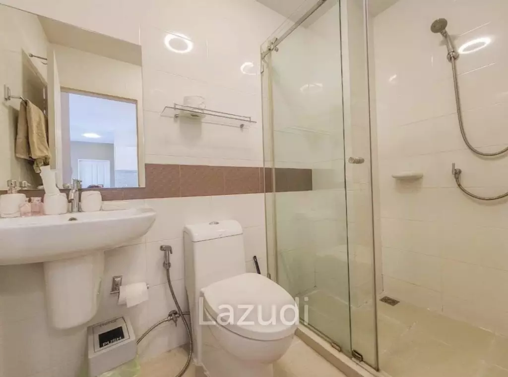 The Trust Condo: 2-Bedroom, 2 bathroom close to beach