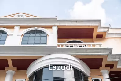 5 Bed 5 Bath 400 SQ.M Townhouse in Thonglor 25