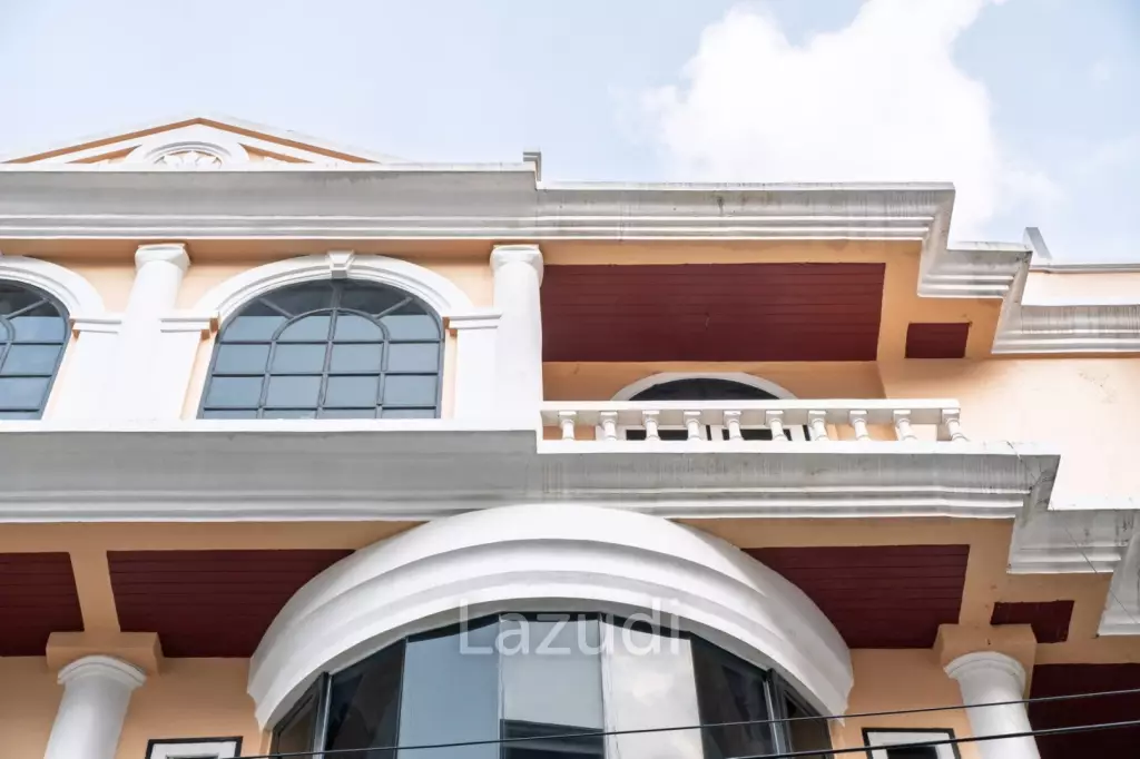 5 Bed 5 Bath 400 SQ.M Townhouse in Thonglor 25