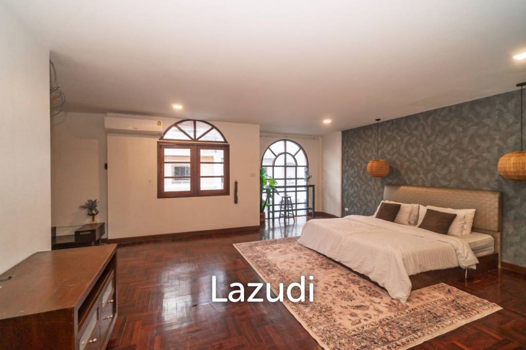 5 Bed 5 Bath 400 SQ.M Townhouse in Thonglor 25