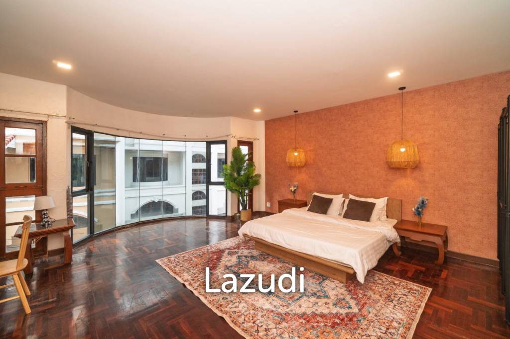 5 Bed 5 Bath 400 SQ.M Townhouse in Thonglor 25