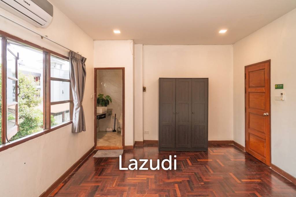 5 Bed 5 Bath 400 SQ.M Townhouse in Thonglor 25