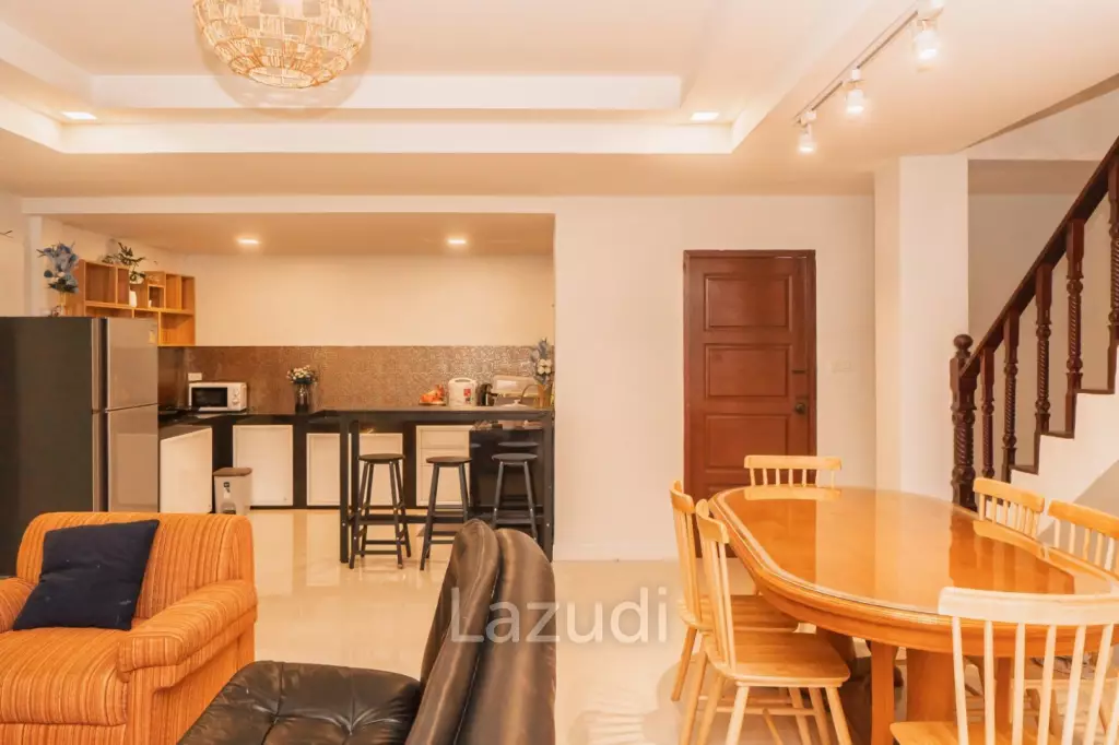 5 Bed 5 Bath 400 SQ.M Townhouse in Thonglor 25