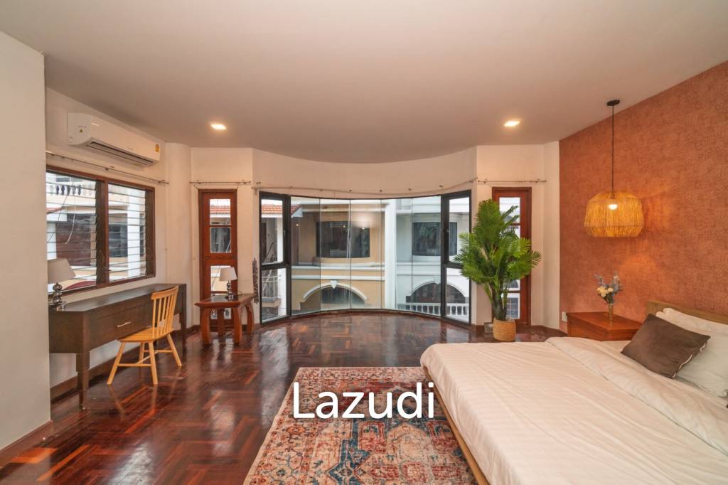 5 Bed 5 Bath 400 SQ.M Townhouse in Thonglor 25