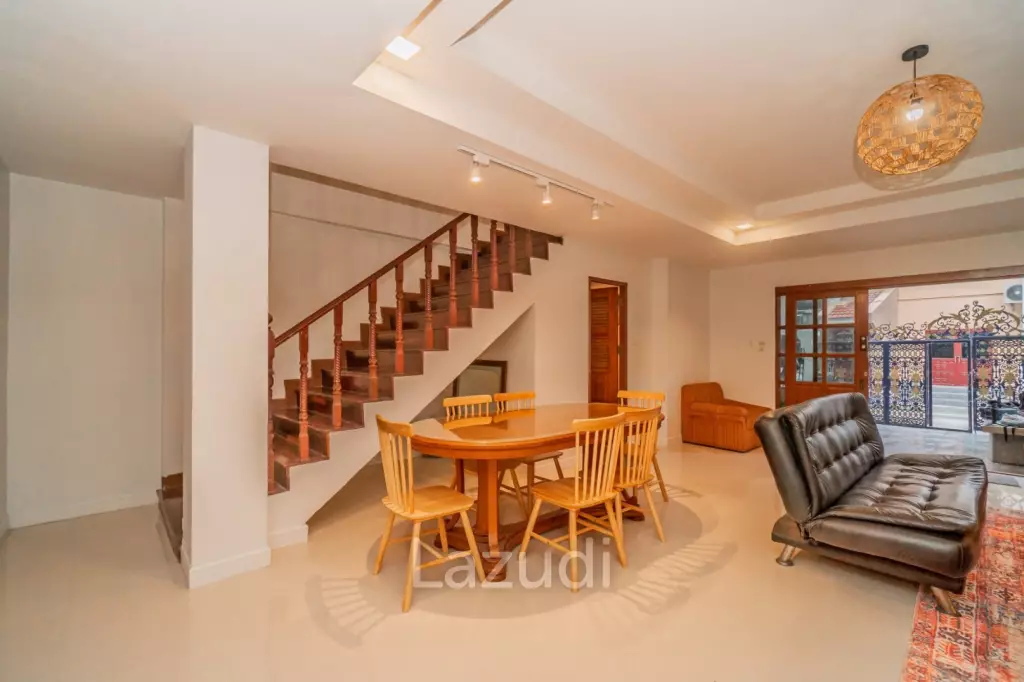 5 Bed 5 Bath 400 SQ.M Townhouse in Thonglor 25