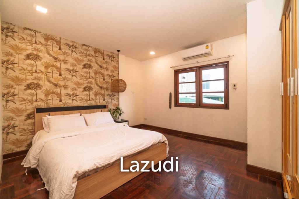 5 Bed 5 Bath 400 SQ.M Townhouse in Thonglor 25
