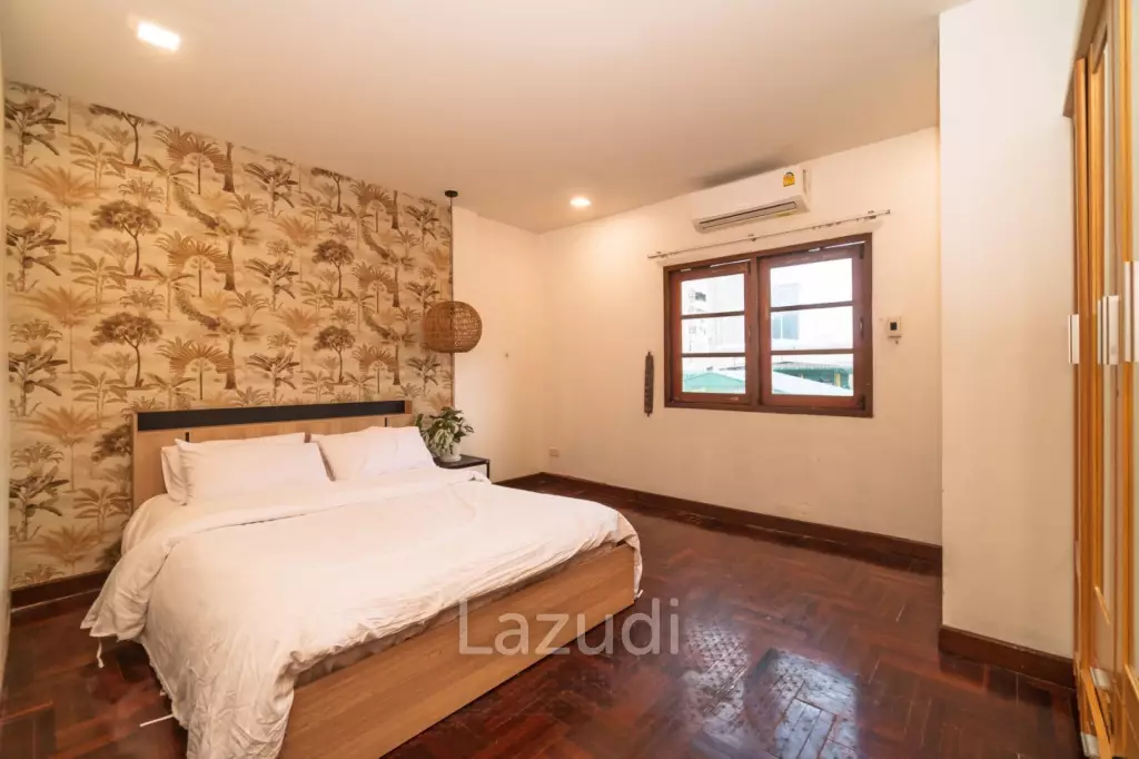 5 Bed 5 Bath 400 SQ.M Townhouse in Thonglor 25