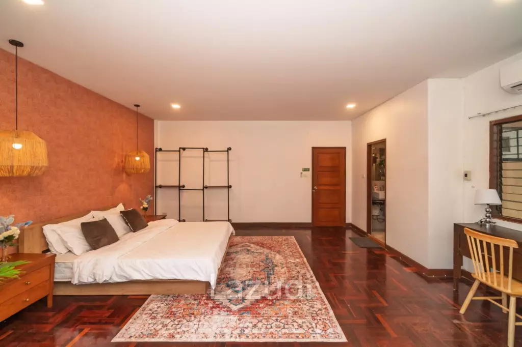5 Bed 5 Bath 400 SQ.M Townhouse in Thonglor 25