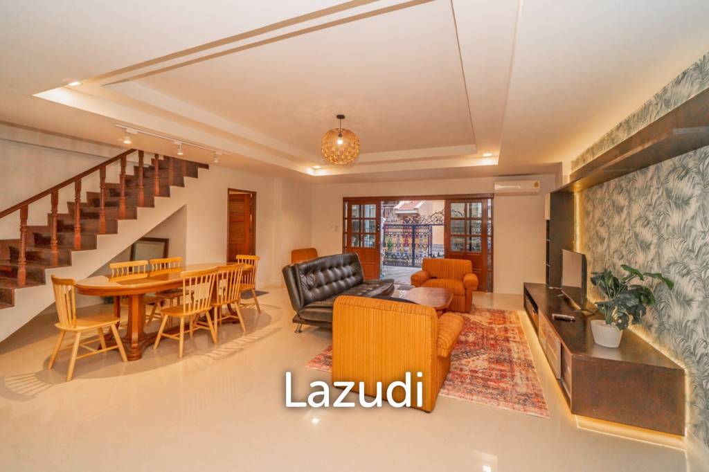 5 Bed 5 Bath 400 SQ.M Townhouse in Thonglor 25