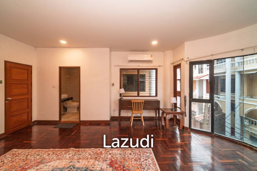 5 Bed 5 Bath 400 SQ.M Townhouse in Thonglor 25