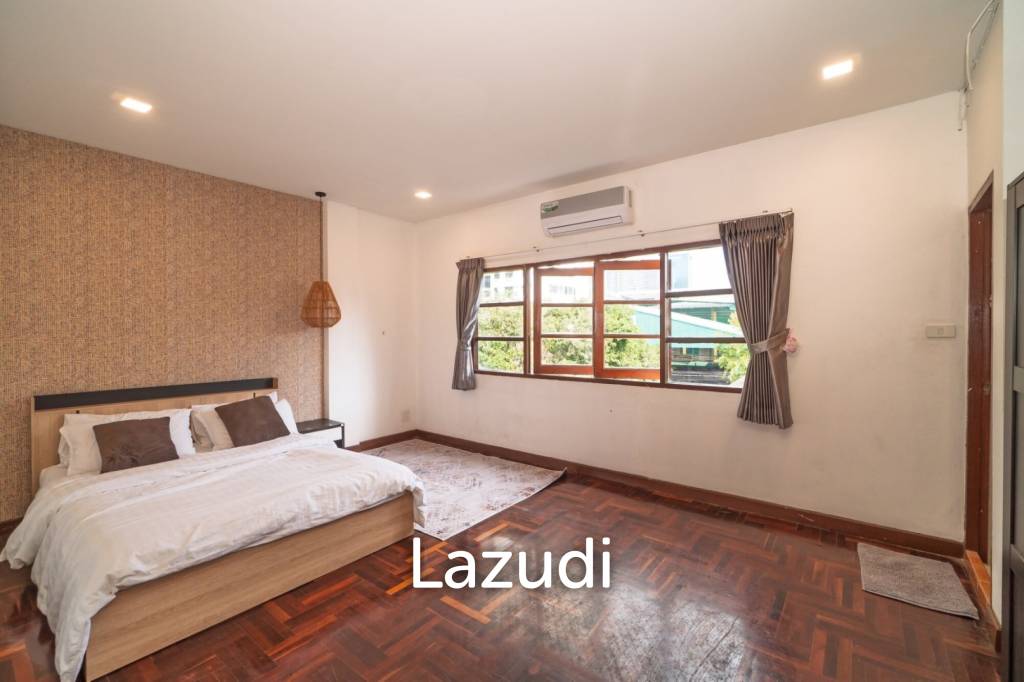 5 Bed 5 Bath 400 SQ.M Townhouse in Thonglor 25