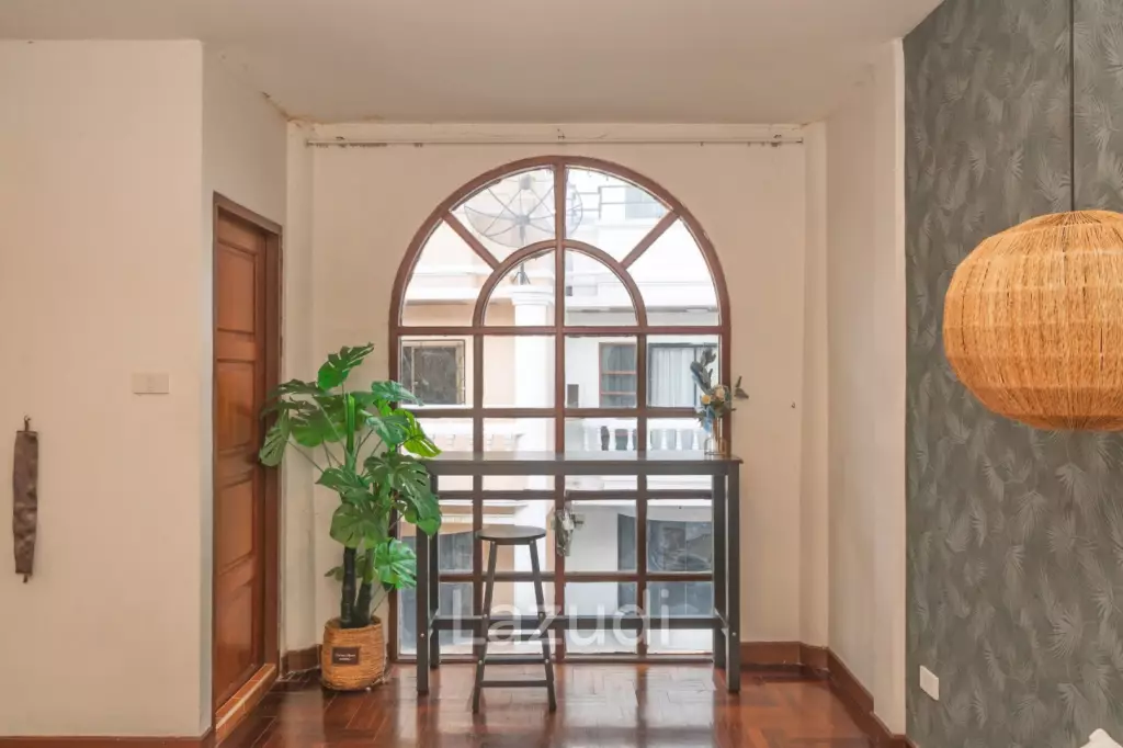 5 Bed 5 Bath 400 SQ.M Townhouse in Thonglor 25