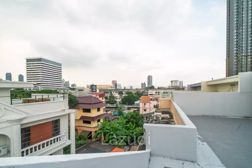 5 Bed 5 Bath 400 SQ.M Townhouse in Thonglor 25