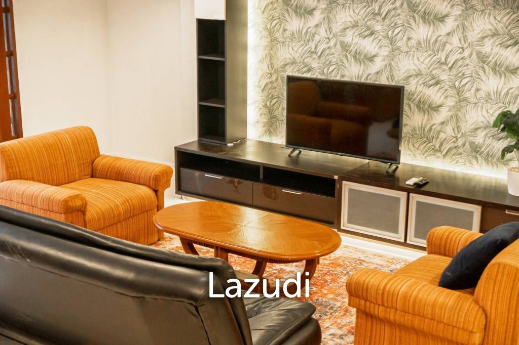 5 Bed 5 Bath 400 SQ.M Townhouse in Thonglor 25