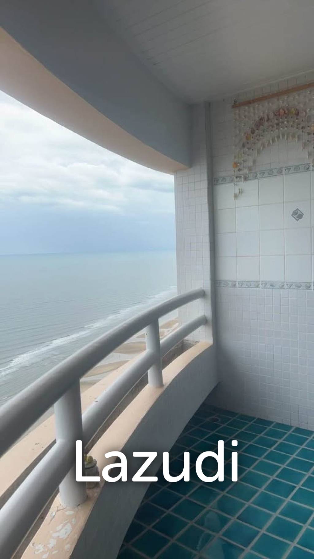 Cha-am: 140 SQM Beachfront Condotel Cliff and Beach