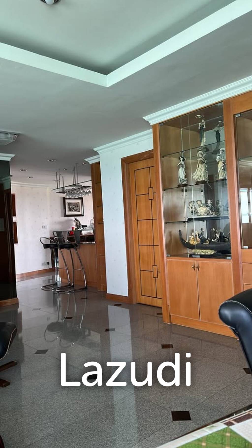 Cha-am: 140 SQM Beachfront Condotel Cliff and Beach
