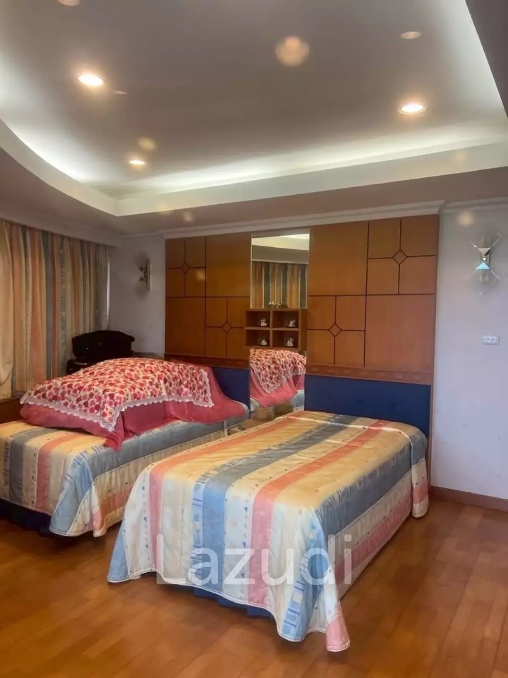 Cha-am: 140 SQM Beachfront Condotel Cliff and Beach