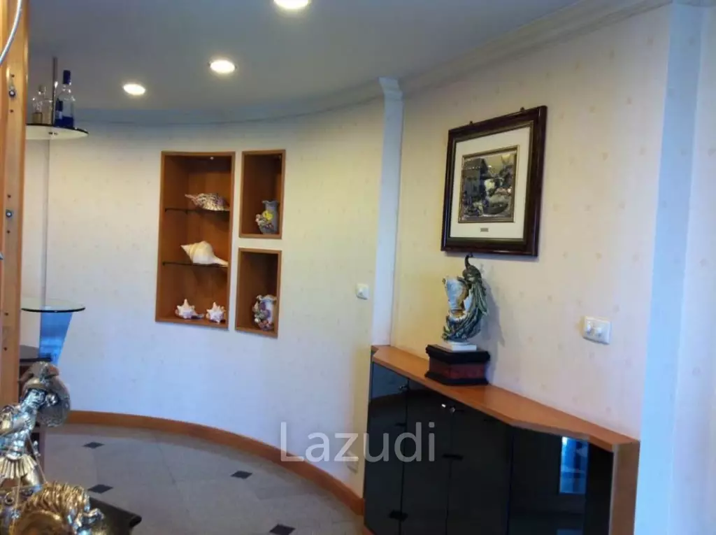 Cha-am: 140 SQM Beachfront Condotel Cliff and Beach