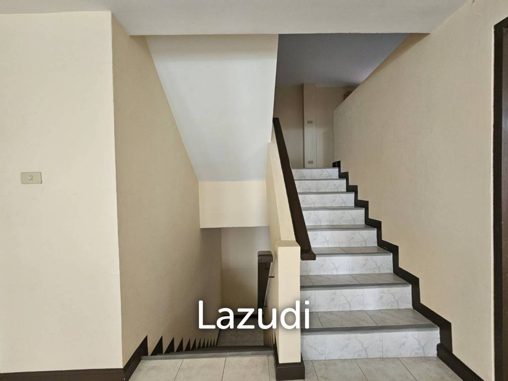 350 Kvm 4 Seng 4 Bad Rekkehus for Salg