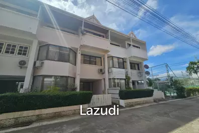 BAAN SUKSAMRAAN :  3 Storey townhouse near town and beach