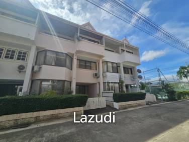 BAAN SUKSAMRAAN :  3 Storey townhouse near town and beach BAAN SUKSAMRAAN :  3 Storey townhouse near town and beach