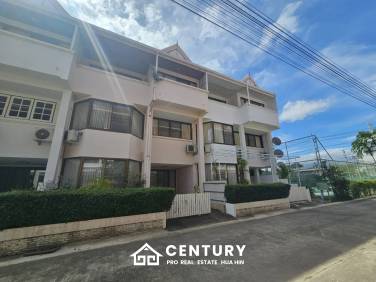 BAAN SUKSAMRAAN :  3 Storey townhouse near town and beach